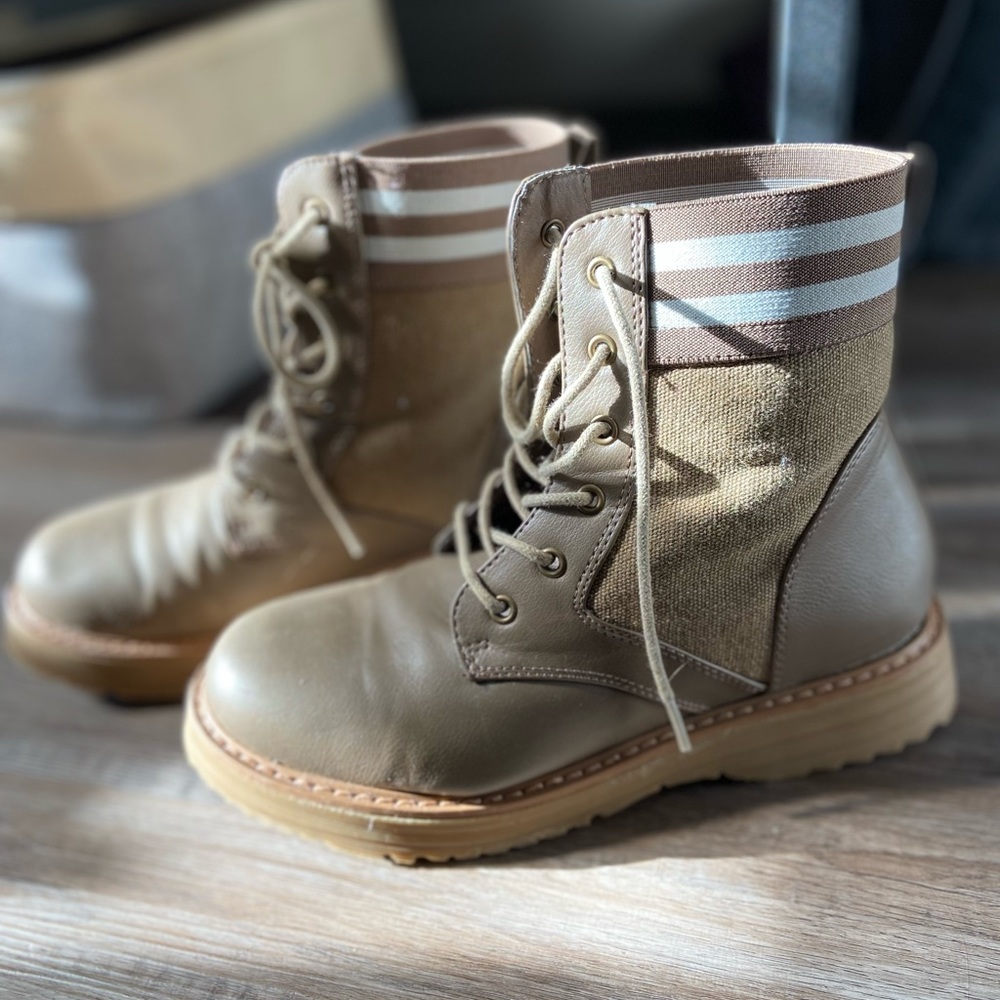ADORBALE brown boots size 7